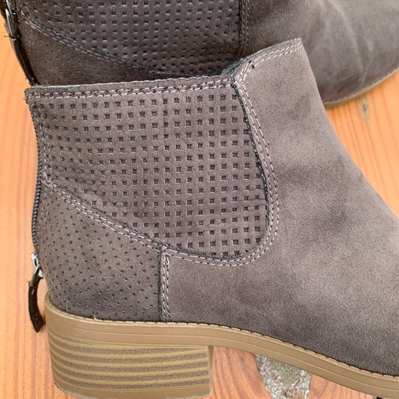 Women’s Brown dv (Target) Ankle booties size 7.5 - Picture 5 of 11